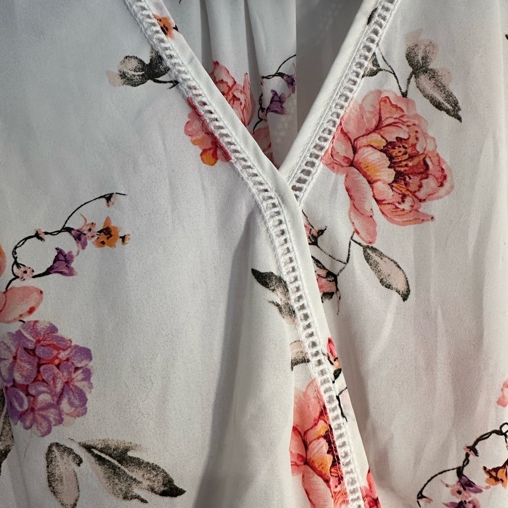 White floral print faux wrap blouse - Picture 3 of 4